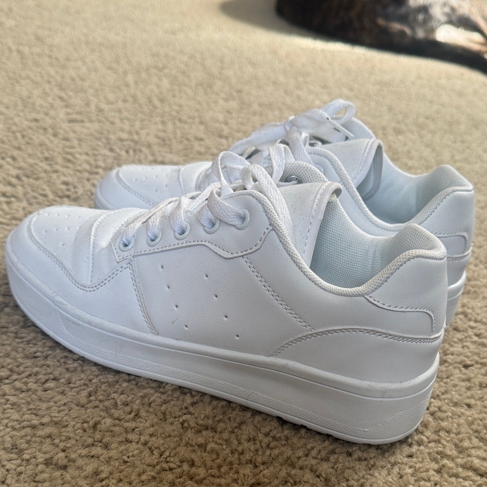 Billini White Low-Top Lace-Up Sneakers